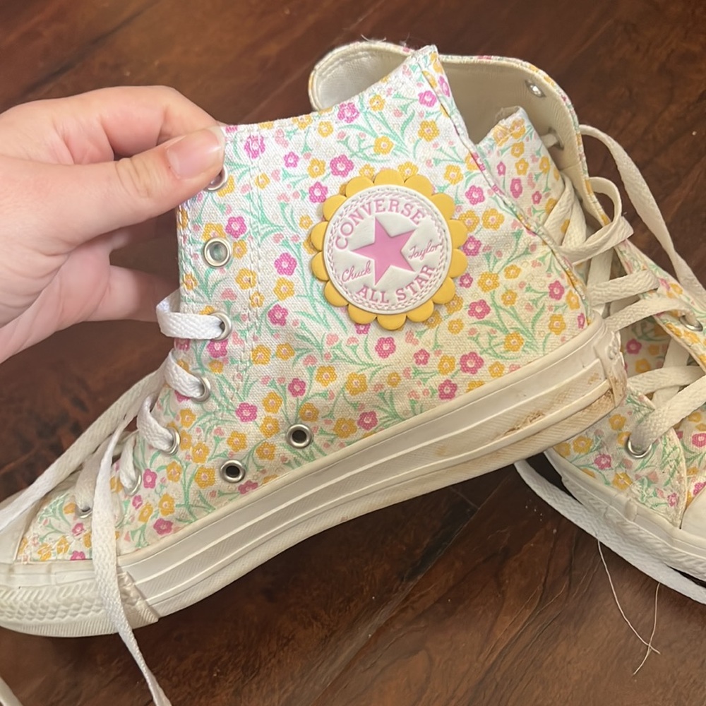 Floral converse - Picture 2 of 4